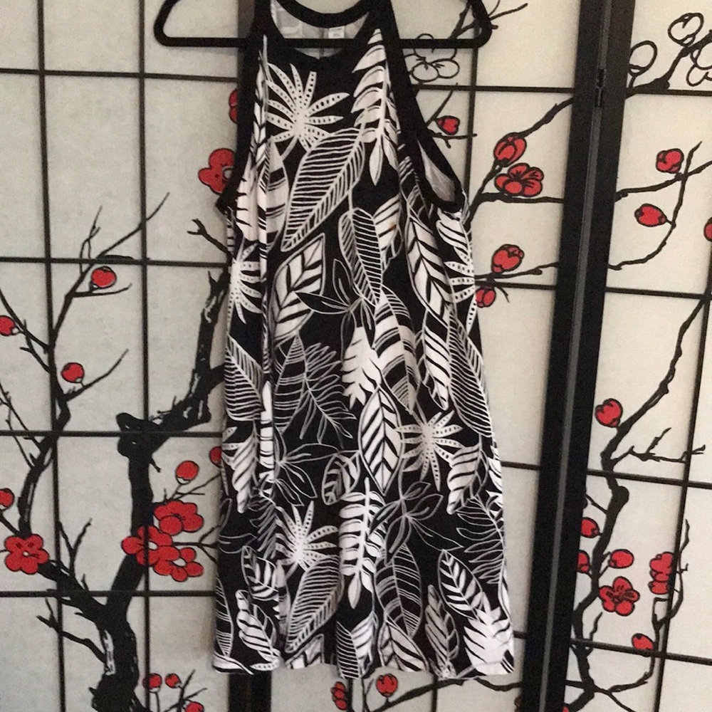 OLD NAVY SIZE LARGE BLACK & WHITE HAWAIIAN PRINT DRESS